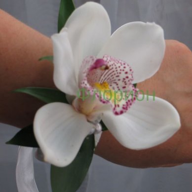 Аксессуар из цветов В5600 - Салон цветов Ветка Сакуры