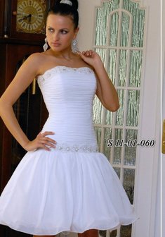 Свадебное платье А51420. С пышной юбкой, короткое без шлейфа.